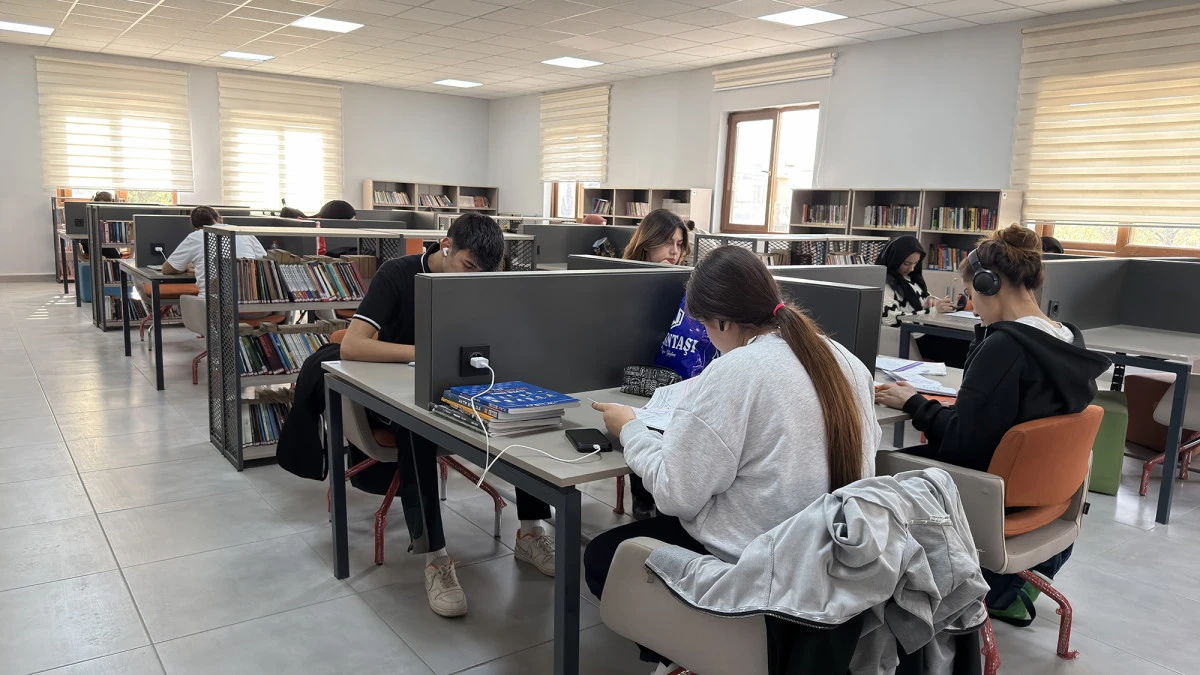 Büyükşehir’in Gençlik Merkezi’nde hem ders çalışma hem sosyalleşme imkânı