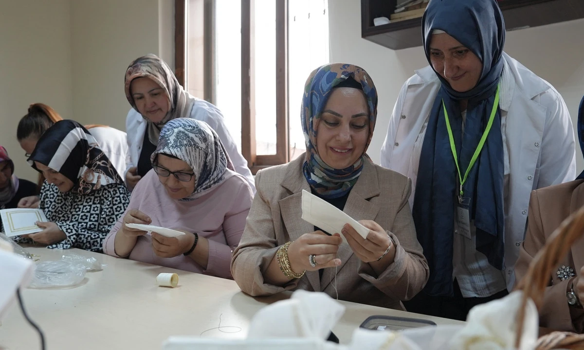 B&uuml;y&uuml;kşehir&rsquo;in Geri D&ouml;n&uuml;ş&uuml;m At&ouml;lyesinde Kadın Emeği G&ouml;z Doldurdu
