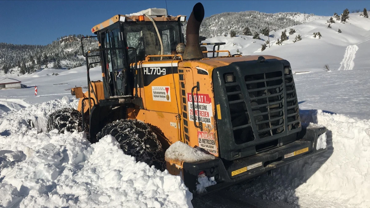 B&uuml;y&uuml;kşehir&rsquo;in Kırsalda Karla M&uuml;cadelesi Kesintisiz S&uuml;r&uuml;yor