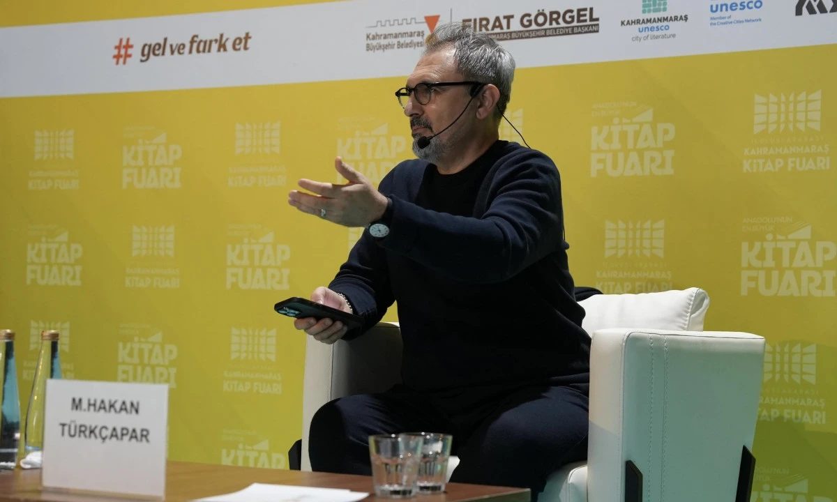 B&uuml;y&uuml;kşehir&rsquo;in Kitap Fuarı&rsquo;nda Hakan T&uuml;rk&ccedil;apar&rsquo;dan Psikolojik Sağlık S&ouml;yleşisi