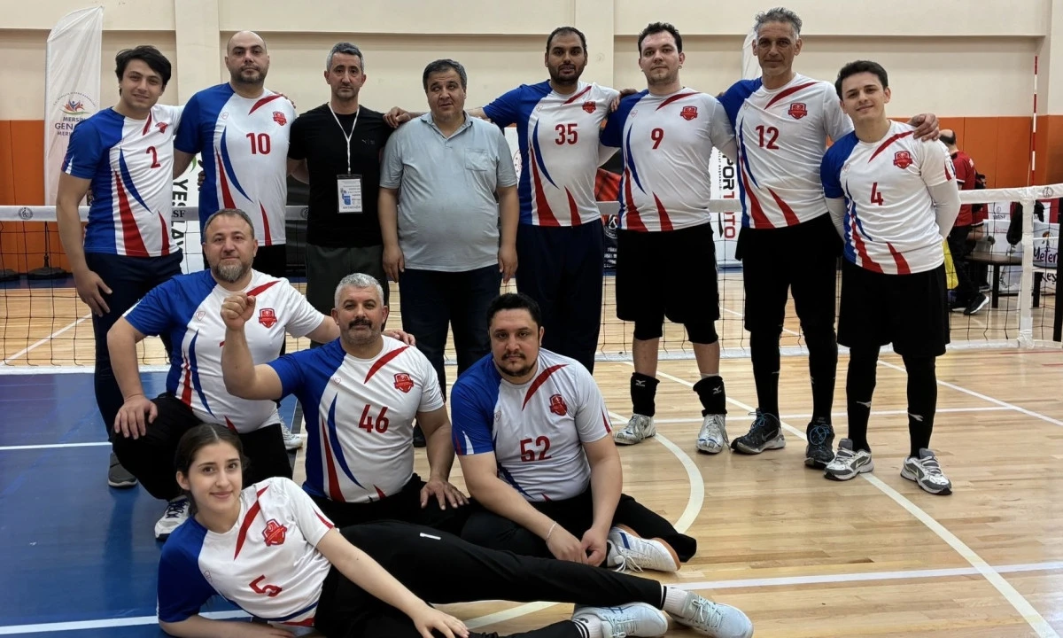 B&uuml;y&uuml;kşehir&rsquo;in Oturarak Voleybol Takımı, Adım Adım Şampiyonluğa İlerliyor
