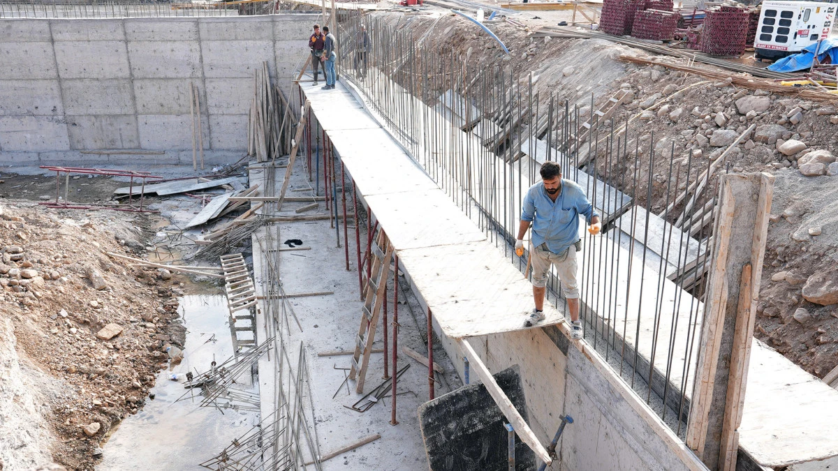 Büyükşehir’in Şekeroba Köprüsü Hızla Yükseliyor