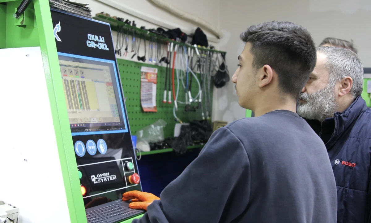 Çağlayancerit’te 16 Derslikli Yeni Mesleki Eğitim Merkezi Hizmete Açıldı