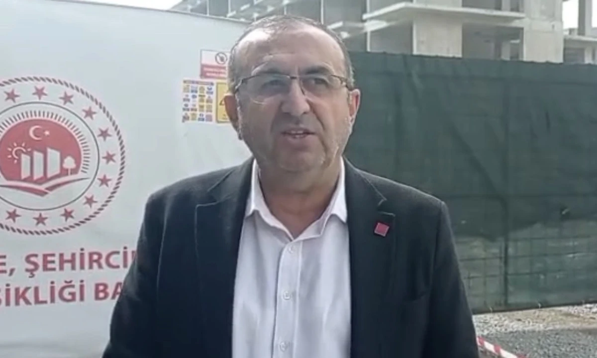 CHP İl Başkanı &Uuml;nal Ateş&rsquo;ten Kıbrıs Meydanı&rsquo;ndaki Heykel Tepkisi