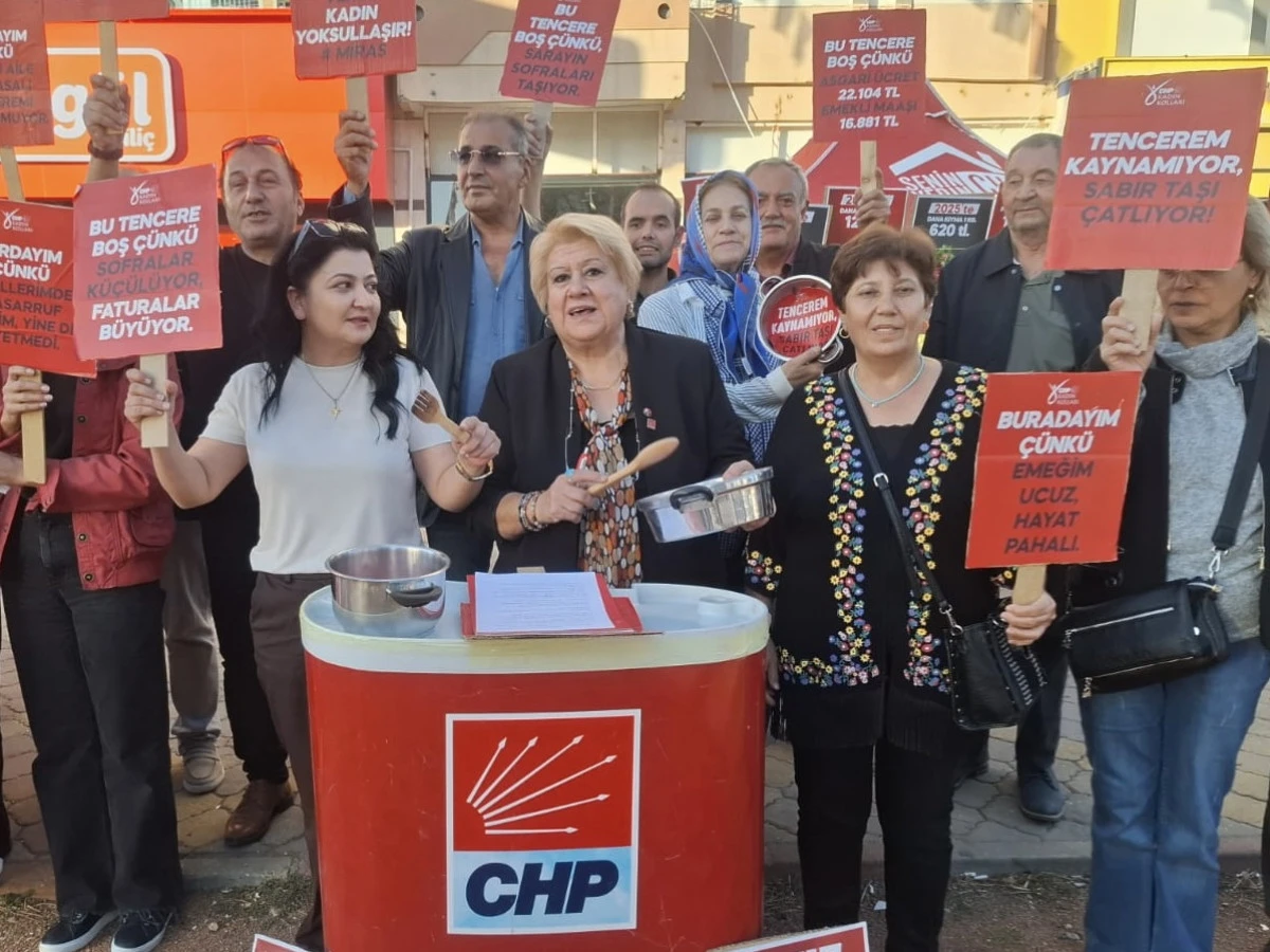 CHP Kadın Kolları, “Boş Tencereni Al, Sen de Gel!” Sloganıyla Eylemde