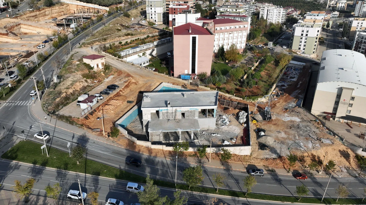 Çocuk Kütüphanesi ve Sanat Merkezi Hızla Yükseliyor