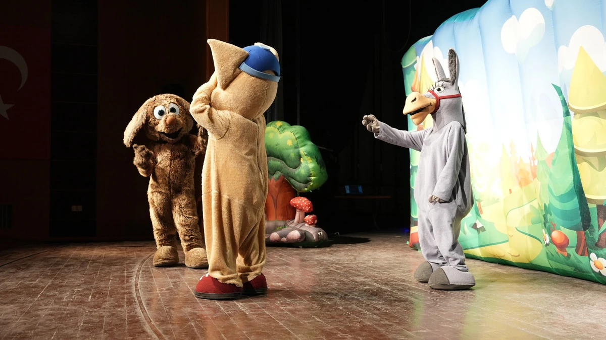 &Ccedil;ocuklar Yarıyıl Tatilinin İlk G&uuml;n&uuml;n&uuml; B&uuml;y&uuml;kşehir&rsquo;in Tiyatrosuyla Değerlendirdi