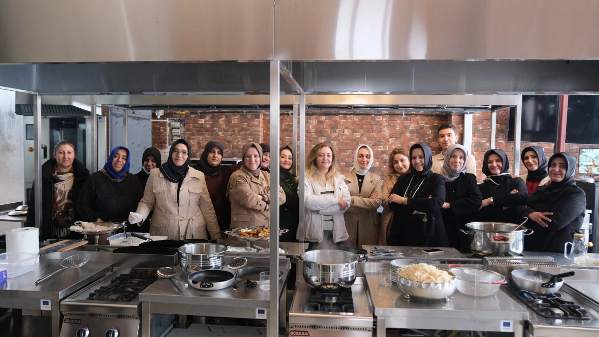 &Ccedil;ullama nasıl yapılır? Onikişubat Belediyesi Gastronomi Akademisi&rsquo;nde &lsquo;&Ccedil;ullama&rsquo; konuşuldu