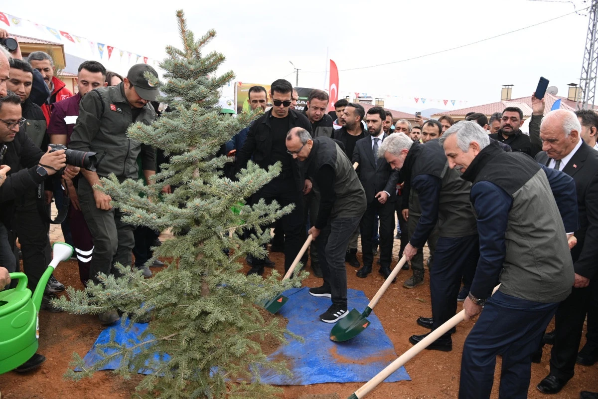 Cumhurbaşkanı Erdoğan’ın Başlattığı “Geleceğe Nefes” Seferberliği Kahramanmaraş’ta: 90 Bin Fidan Toprakla Buluştu