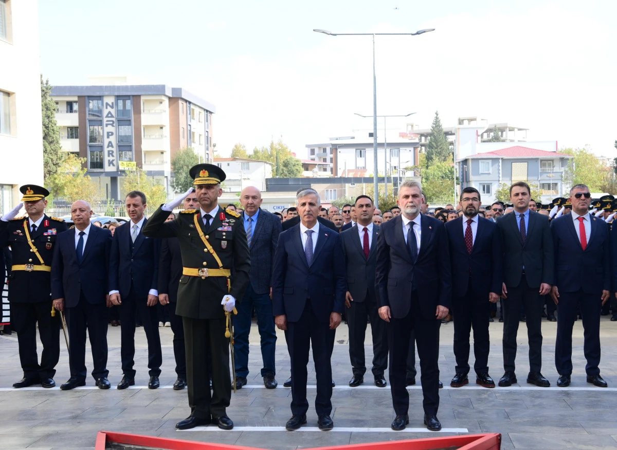 Cumhuriyet Bayramı Kutlamaları, Atatürk Anıtı’na Çelenk Sunumu ile Başladı