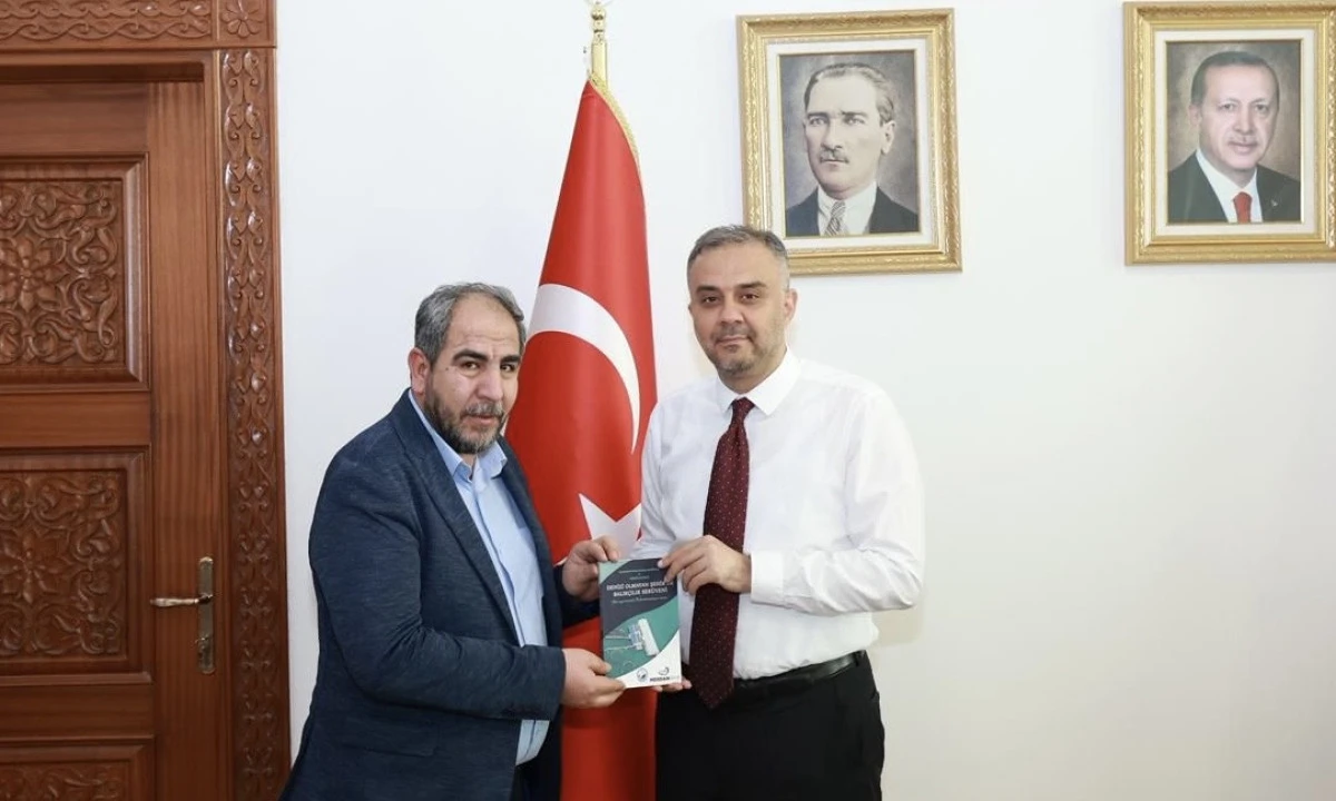 &ldquo;Denizi Olmayan Şehirden Balık&ccedil;ılık Ser&uuml;veni&rdquo; Kitabı Başkan Toptaş&rsquo;a Takdim Edildi