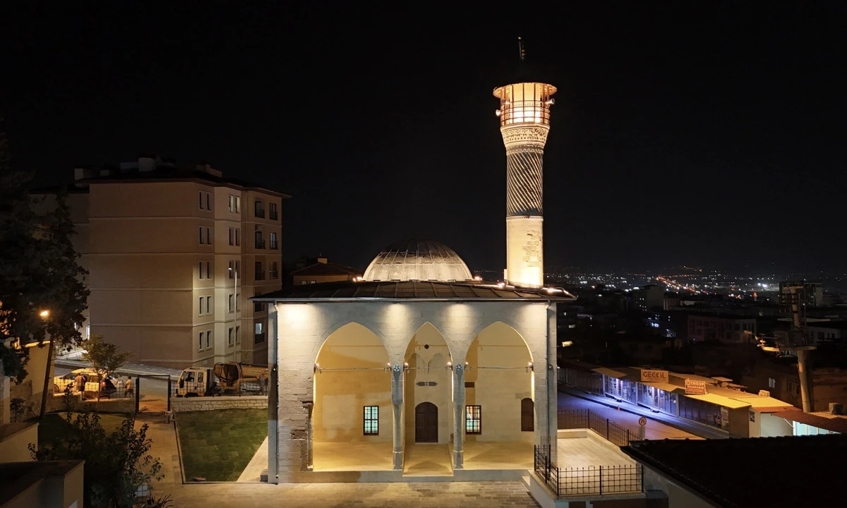 Depremde Hasar Alan 5 Cami Daha Yeniden İbadete A&ccedil;ılıyor