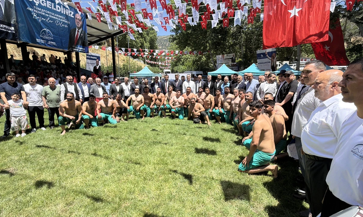     Derek&ouml;y Er Meydanında Nefes Kesen M&uuml;cadele! 248 Pehlivan Kıran Kırana G&uuml;reşiyor