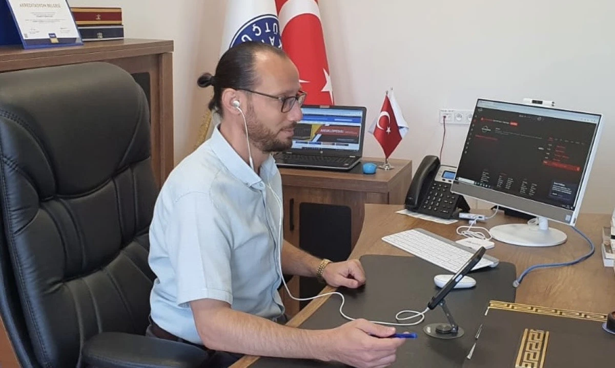 Doç. Dr. Celal Kurşun, TRT Çukurova Radyosu’nda TBMYO’yu Tanıttı