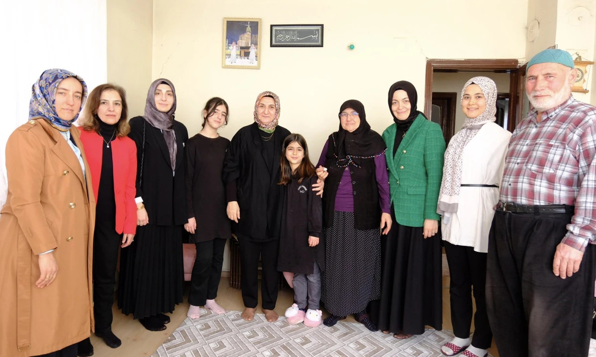 Dr. Selma &Uuml;nl&uuml;er&rsquo;den Depremzede &Ccedil;ocuklara G&ouml;n&uuml;l Ziyareti