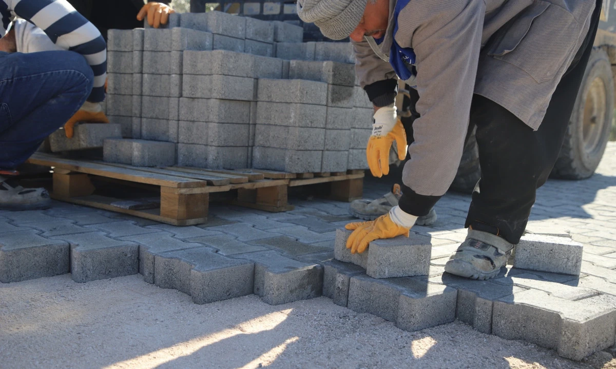 Dulkadiroğlu Belediyesi’nden Kozludere’ye Modern Dokunuş: Kilit Parke Seferberliği Başladı