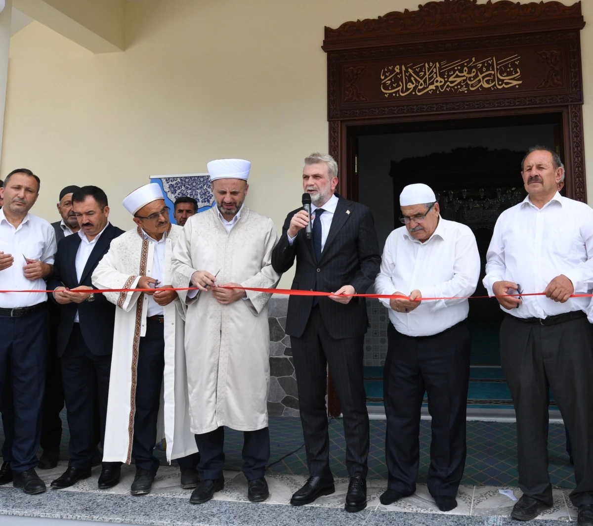 Dulkadiroğlu Osmangazi Camii İbadete Açıldı