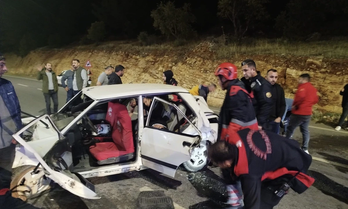 Dulkadiroğlu Pınarbaşı’nda Feci Kaza: 2 Yaralı, Birinin Durumu Ağır