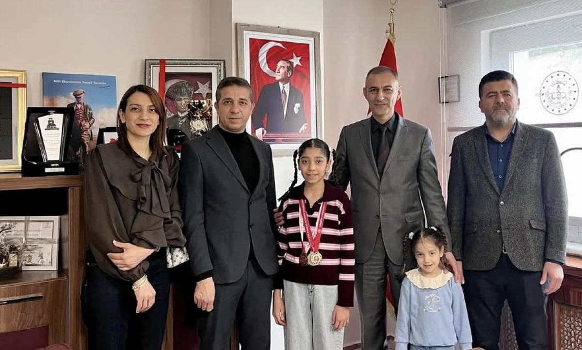 Dulkadiroğlu&rsquo;nda Gururlandıran Başarı: Ahsen G&ouml;k&ccedil;e D&uuml;zg&uuml;n&rsquo;den 3 Madalya