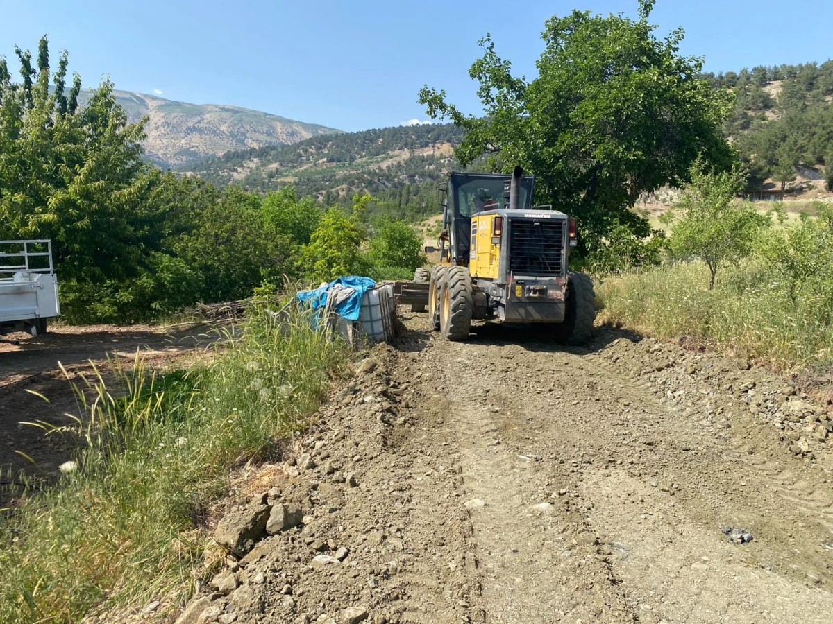 Dulkadiroğlu’nda Kırsala Hizmet Yağmuru: Küçüknacar’da Yol Seferberliği