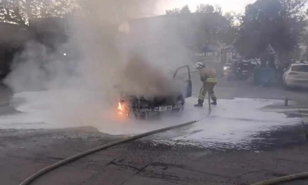 Dulkadiroğlu’nda Küçük Sanayi Sitesi’nde Araç Yangını Korkuttu