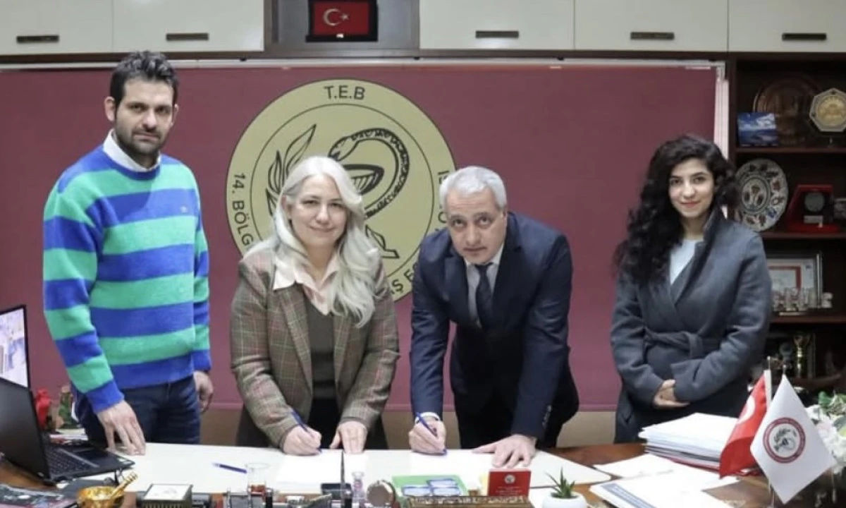 Eczacılıkta Nitelikli İstihdama G&uuml;&ccedil;l&uuml; Katkı: Meslek İ&ccedil;i Eğitim Programı Yeni D&ouml;nemine Başladı