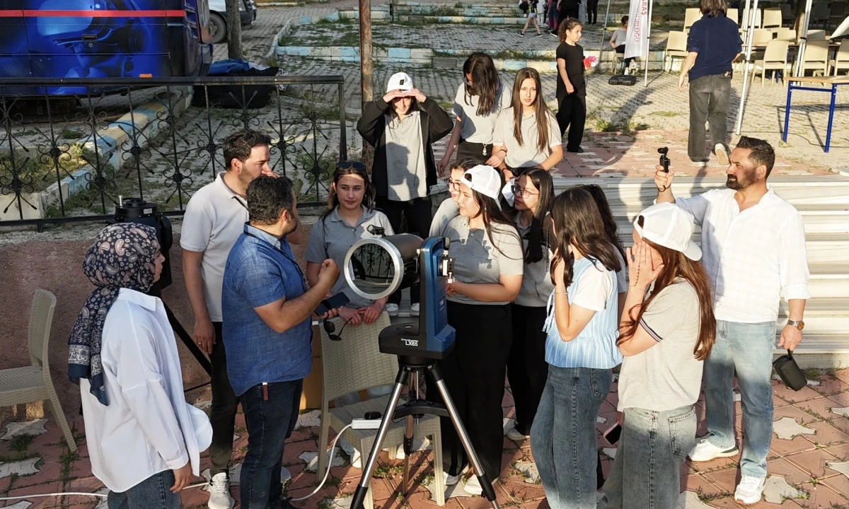 Ekin&ouml;z&uuml;&rsquo;nde Astronomi ve G&ouml;ky&uuml;z&uuml; G&ouml;zlem Şenliği D&uuml;zenlendi