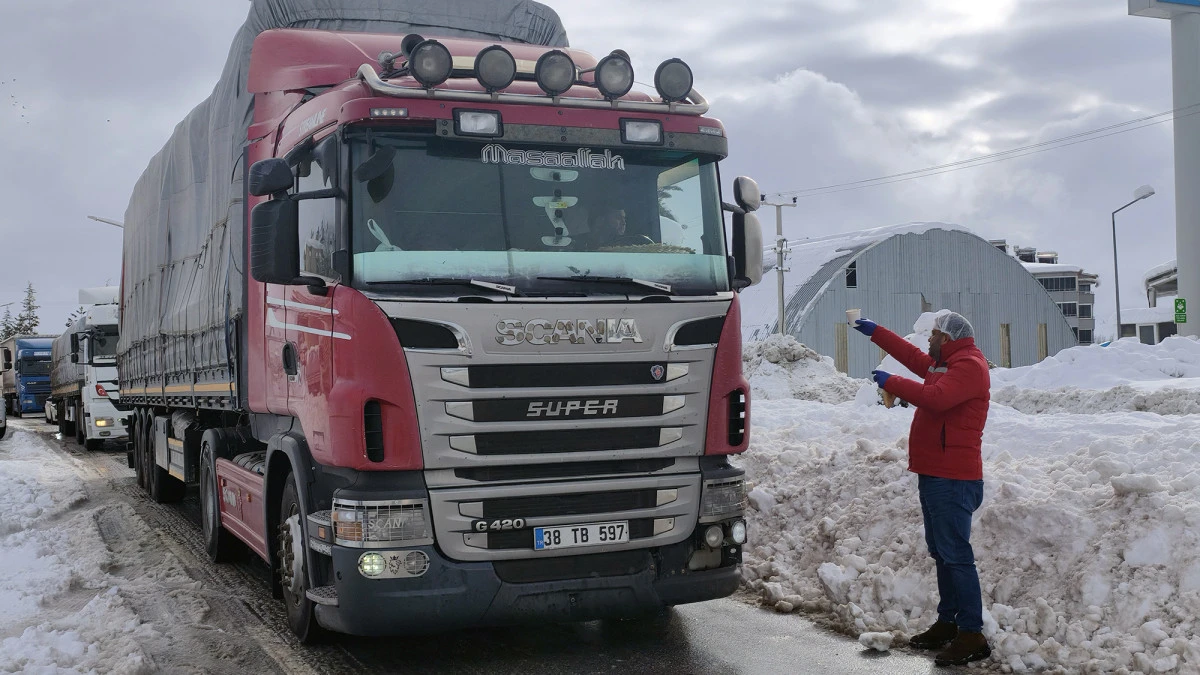 Eksi 10 Derecede G&ouml;n&uuml;lleri Isıtan Dayanışma