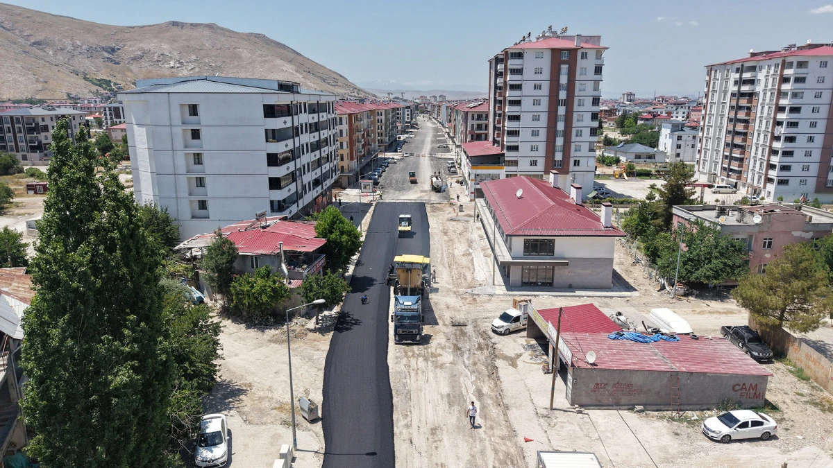 Elbistan Hacı Esat Efendi Caddesi B&uuml;y&uuml;kşehir&rsquo;le Modern G&ouml;r&uuml;n&uuml;me Kavuşuyor