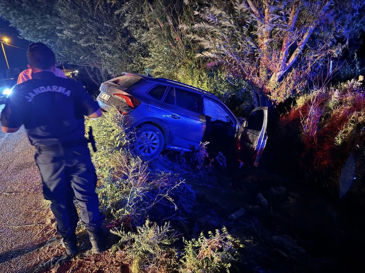 Elbistan’da Feci Kaza: Otomobil Sulama Kanalına Uçtu, 4 Kişi Yaralandı