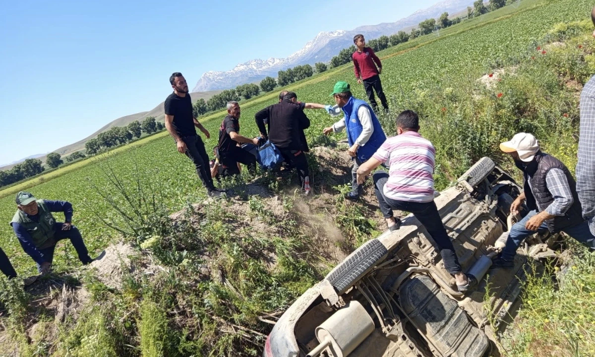 Elbistan&rsquo;da Kanal Kazası: Ara&ccedil;ta Sıkışan 4 Yaralı İtfaiye Tarafından Kurtarıldı