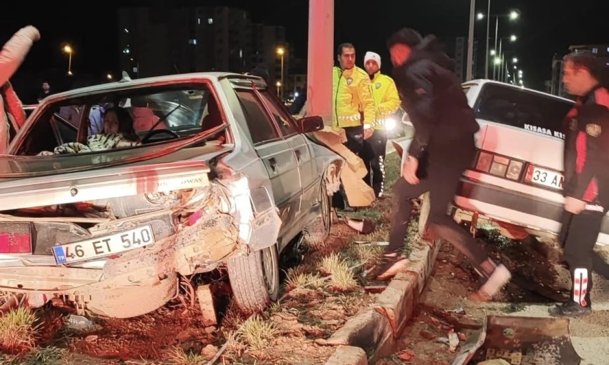 Elbistan&rsquo;da Şiddetli Kaza: Ara&ccedil;lar Ref&uuml;je &Ccedil;ıktı, Yaralılar Kurtarıldı