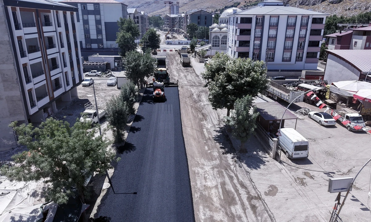 Elbistan&rsquo;da S&ouml;ğ&uuml;tl&uuml; Caddesi Modern G&ouml;r&uuml;n&uuml;m&uuml;ne Kavuşuyor 