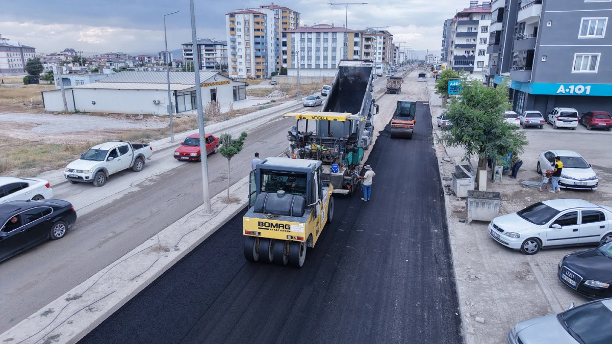 Elbistan&rsquo;ın caddeleri B&uuml;y&uuml;kşehir yatırımlarıyla yenileniyor