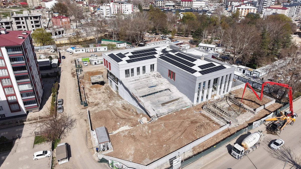 Elbistan&rsquo;ın yeni k&uuml;t&uuml;phanesinde sona doğru