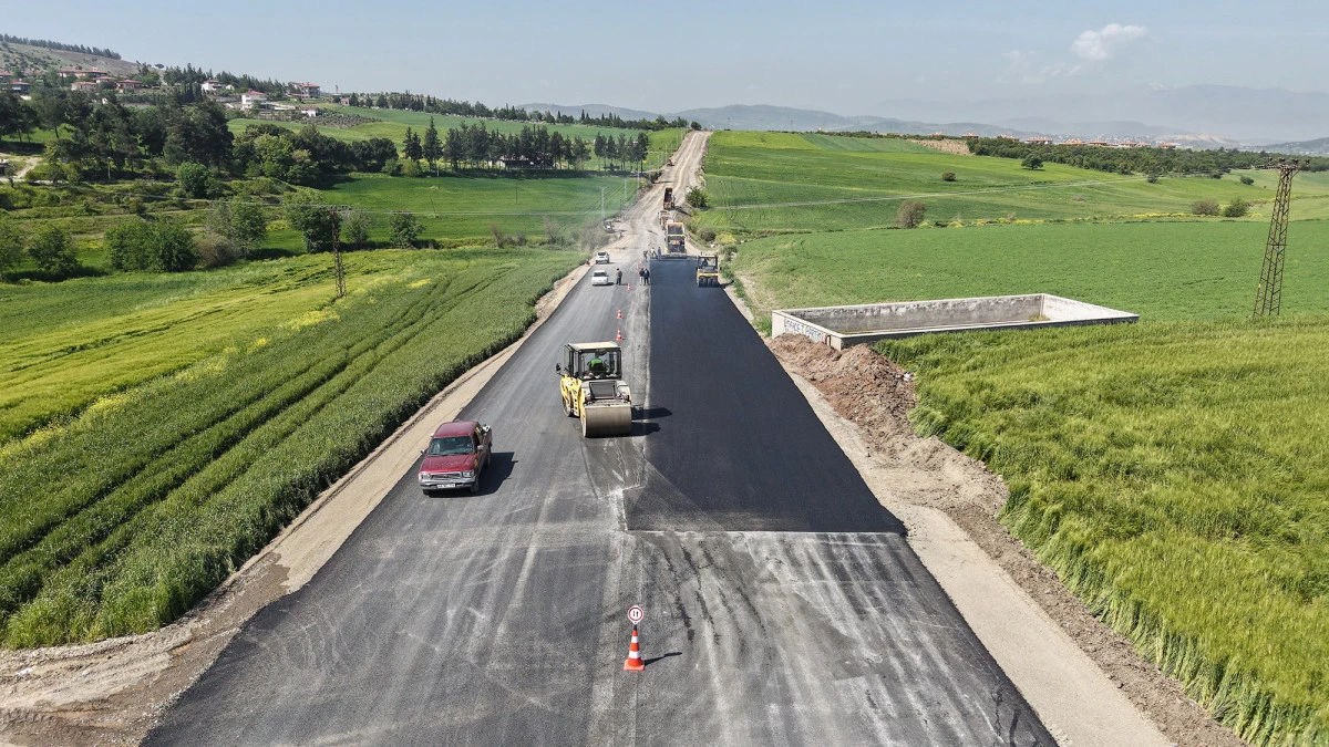 Elmalar &ndash; &Ccedil;okyaşar Yolu Sıcak Asfalt ile Kaplanıyor