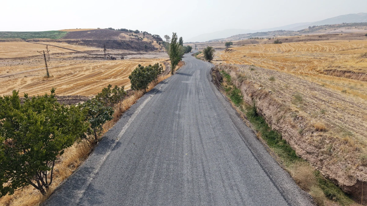 Elmalar’ın ulaşımını kısaltan ve konforunu artıran yol hizmete alındı