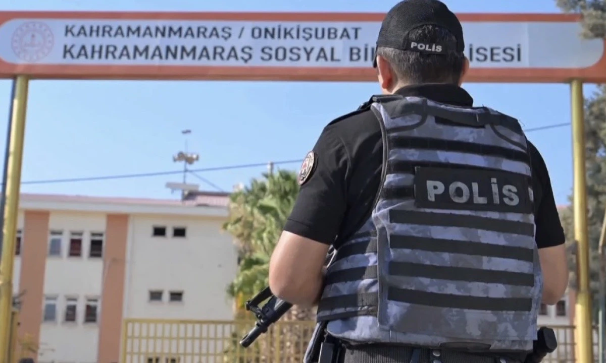Emniyetten eğitim g&uuml;venliği i&ccedil;in iki y&ouml;nl&uuml; &ccedil;alışma: Kamp&uuml;slerde eğitim, okul &ccedil;evrelerinde denetim