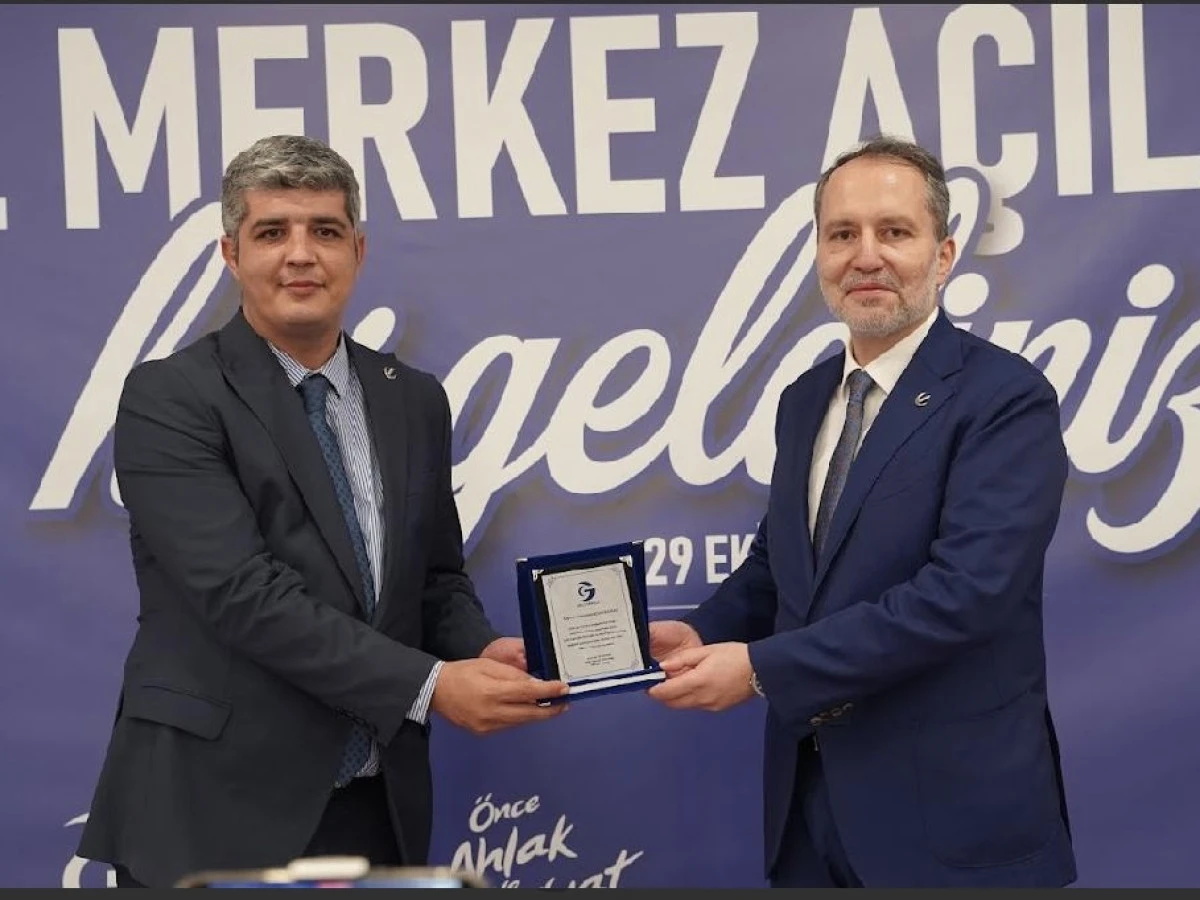 Fatih Erbakan’dan Muhammed Aydoğar’a Anlamlı Plaket