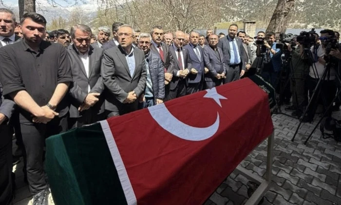 Fedakarlık timsali Ayla &ouml;ğretmen son yolculuğuna uğurlandı