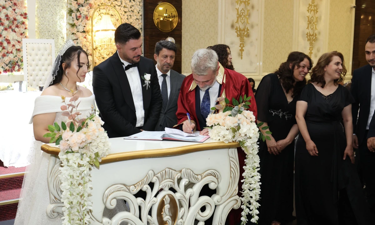 Gazeteci Adem Gemci’nin Kızı İremnur, Atakan İle Dünyaevine Girdi