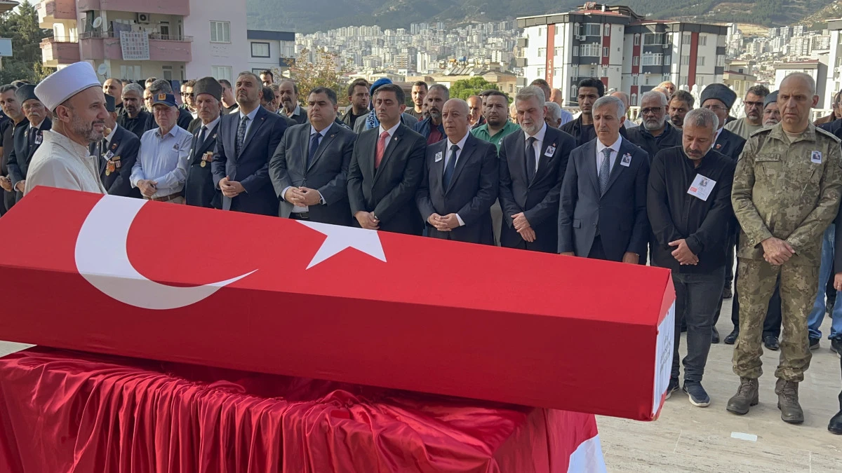 Gazeteci Ersoy’un: Kıbrıs Gazisi Babası Askeri Törenle Son Yolculuğuna Uğurlandı