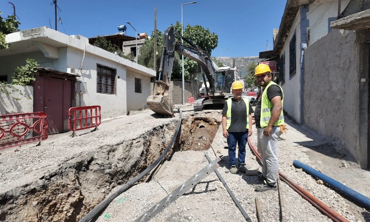 Gazi Mustafa Kuş&ccedil;u Caddesi&rsquo;nde Altyapı G&uuml;&ccedil;leniyor