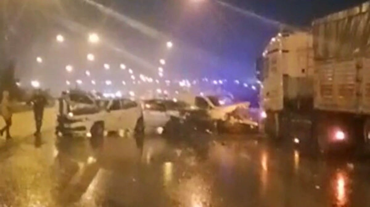 Gaziantep Otoyolunda Zincirleme Kaza: 12 Araç Çarpıştı, 13 Kişi Yaralandı