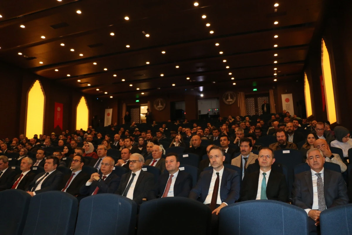 Gaziantep&rsquo;te &ldquo;Dezenformasyonla M&uuml;cadele Eğitici Eğitimi Programı&rdquo; d&uuml;zenlendi