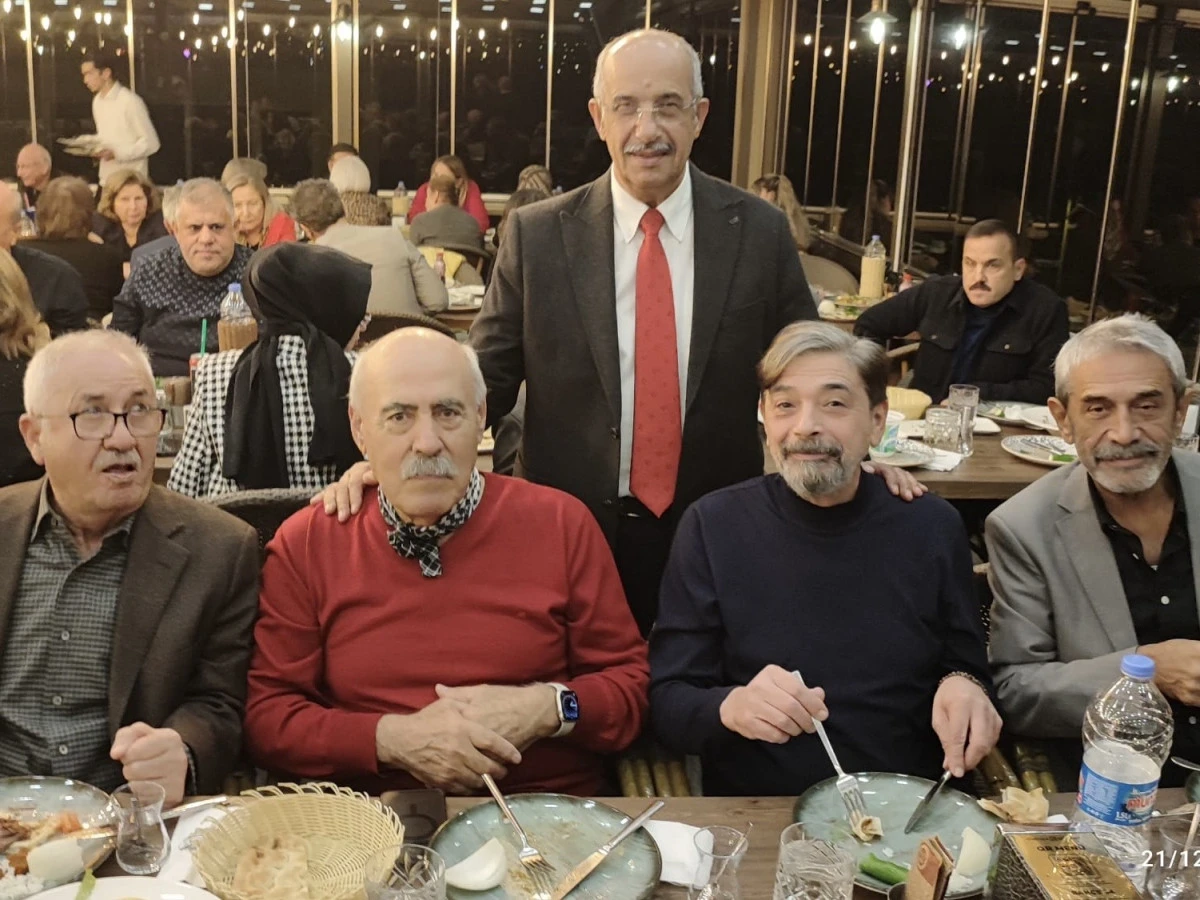Gazi&rsquo;nin Eskimeyen Dostları Aynı Masada Buluştu