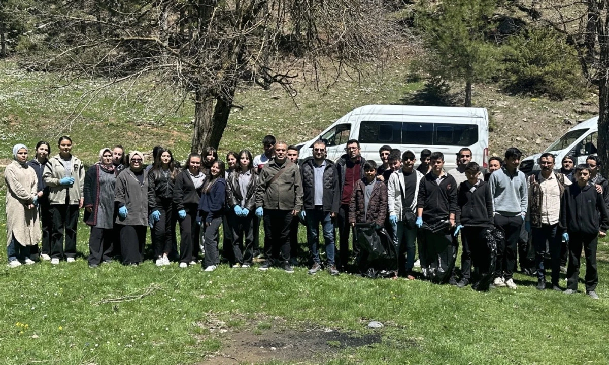 Geben&rsquo;in gen&ccedil; muhafızları doğa i&ccedil;in el ele verdi: Milli park pırıl pırıl