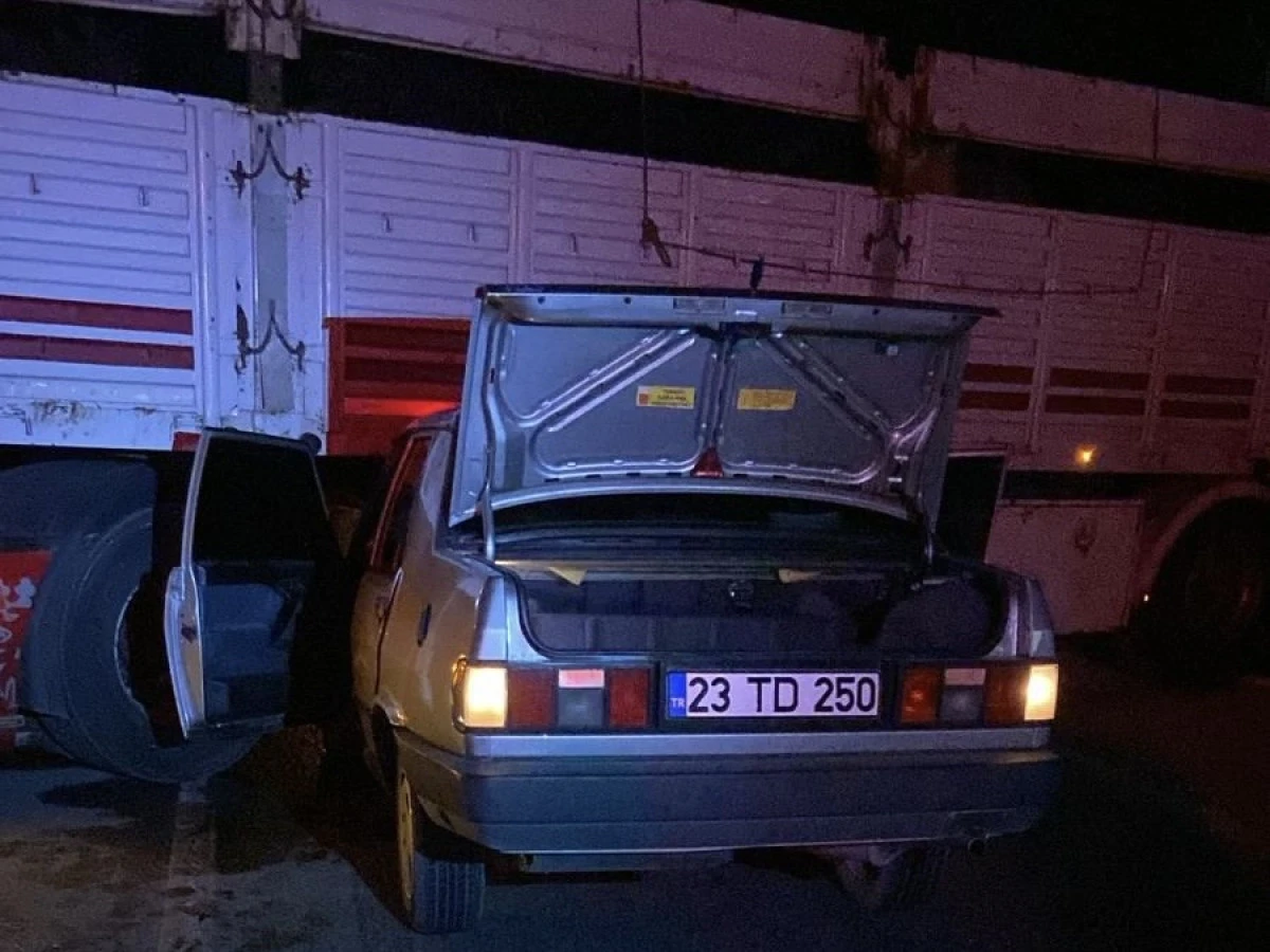 Gecenin Üzücü Kazası Elbistan’dan: Otomobil Tırın Altına Girdi, Sürücü Ağır Yaralandı