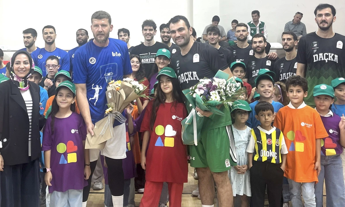 Geleceğin Oyun Kurucuları Sahada: Hayat Yeniden Vakfı Çocuklarından Tüm Dünya Yetimlerine Umut Mesajı