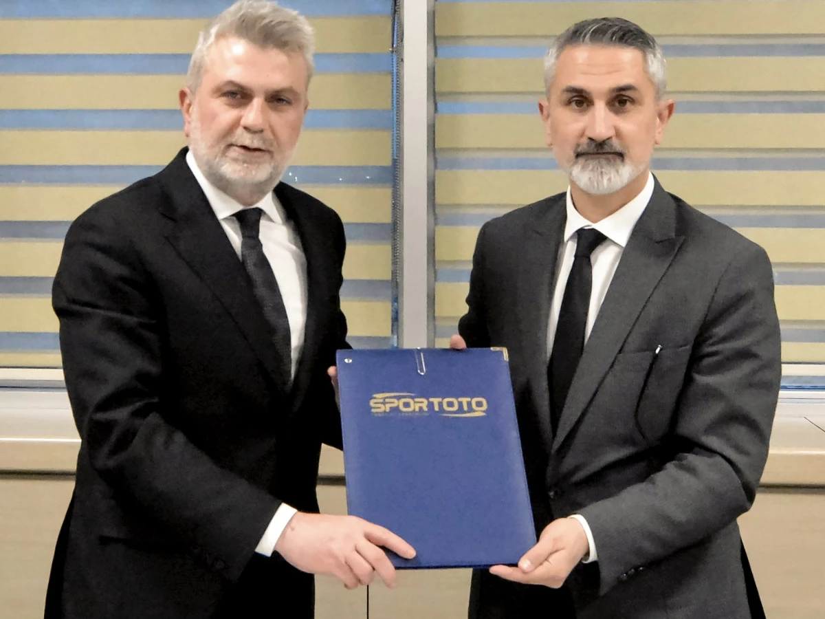 Gençler İçin Dev Hamle: Büyükşehir’den 11 İlçeye 35 Yeni Sentetik Saha